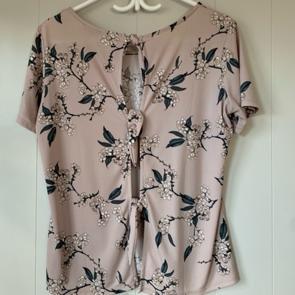 Dynamite Floral open back t-shirt (M) - Picture 1 of 3